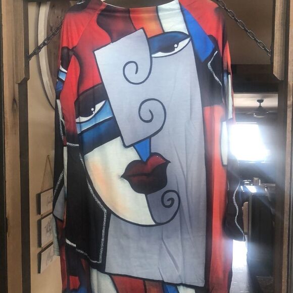 💥💥NWT Abstract long sleeve top. - Picture 5 of 5